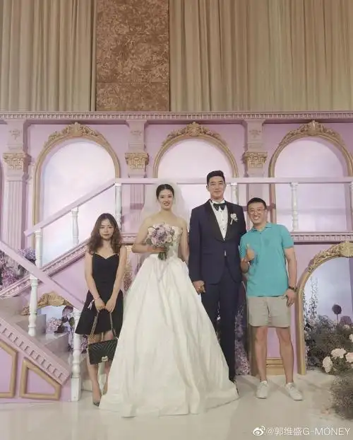 中国男篮翻译郭维盛分享吴冠希张常宁大婚美图现场追星惠若琪
