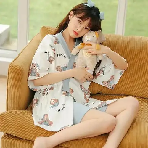 甜睡衣女孩子穿起来太野了