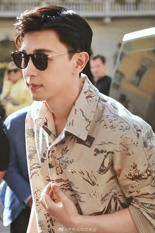 邓伦#我宝这生图状态太好看,皮肤又白又细好好看