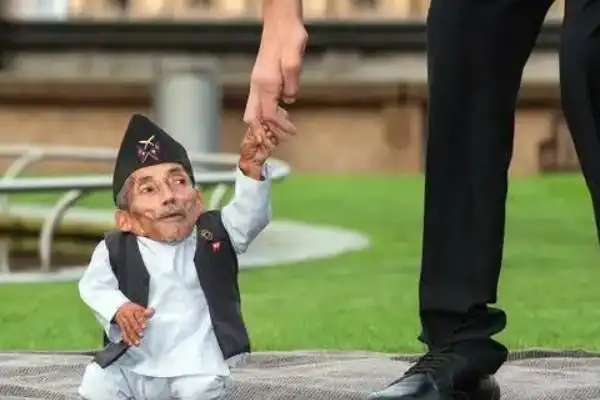 钱德拉巴哈杜尔唐吉身高仅仅只有0546米世界上最矮的男人