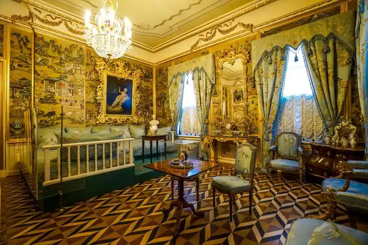 其实巴洛克家装风格最早起源于意大利(就是在意大利文艺复兴建筑的