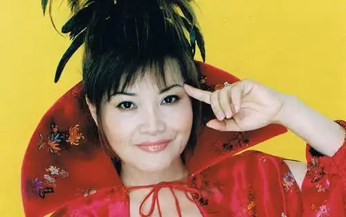 "贺岁天后"龙飘飘年初四将带来经典好歌如《样样都吉祥》《晚风》等.