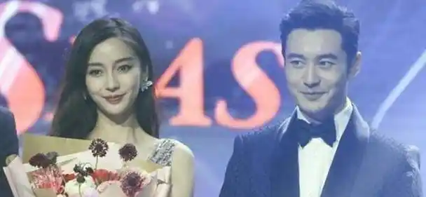 原创打破婚变传言黄晓明angelababy时隔1年同台亮相二人交流不多