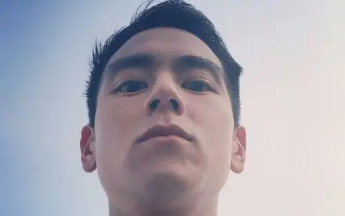 照镜子和自拍,到底该信哪一个?|整容|科普|明星|时尚|长相_网易新闻