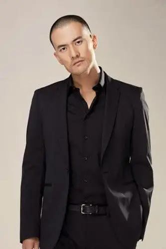 赫子铭并非大家熟络的演员,但他与歌手何洁的那段感情,却让众多吃瓜