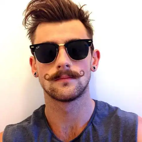 带胡子的男头像大叔