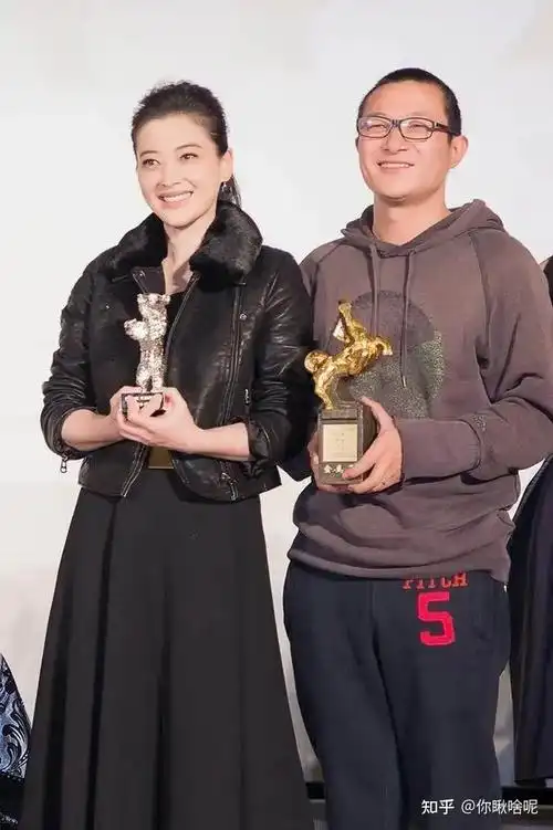 梅婷和前夫鄢颇有缘无份二婚嫁给摄影师后儿女双全无遗憾