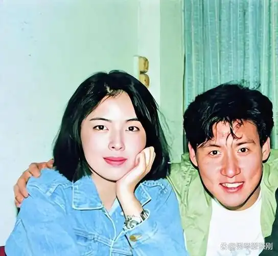 20亿家产全无张学友妻子崩溃现身歌神卖唱还债引网友争议