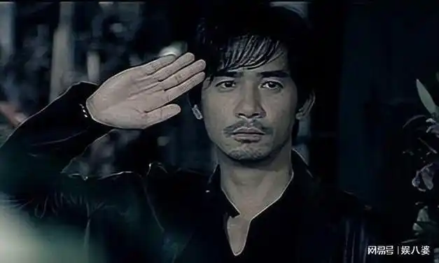 梁朝伟在警匪片《无间道》中扮演一名卧底于"黑帮"之中的警官陈永仁.