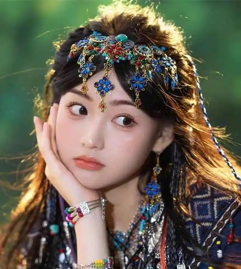 藏族少女,圆溜溜的大眼睛是真好看呀【比心】