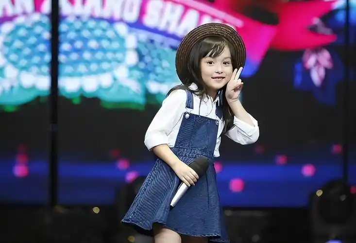 回顾刘楚恬2岁出道6岁爆红全国如今14岁的她怎么样了