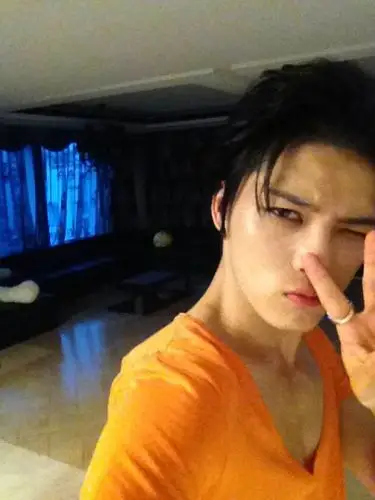 组图:jyj金在中晒在金俊秀家自拍搞笑萌照