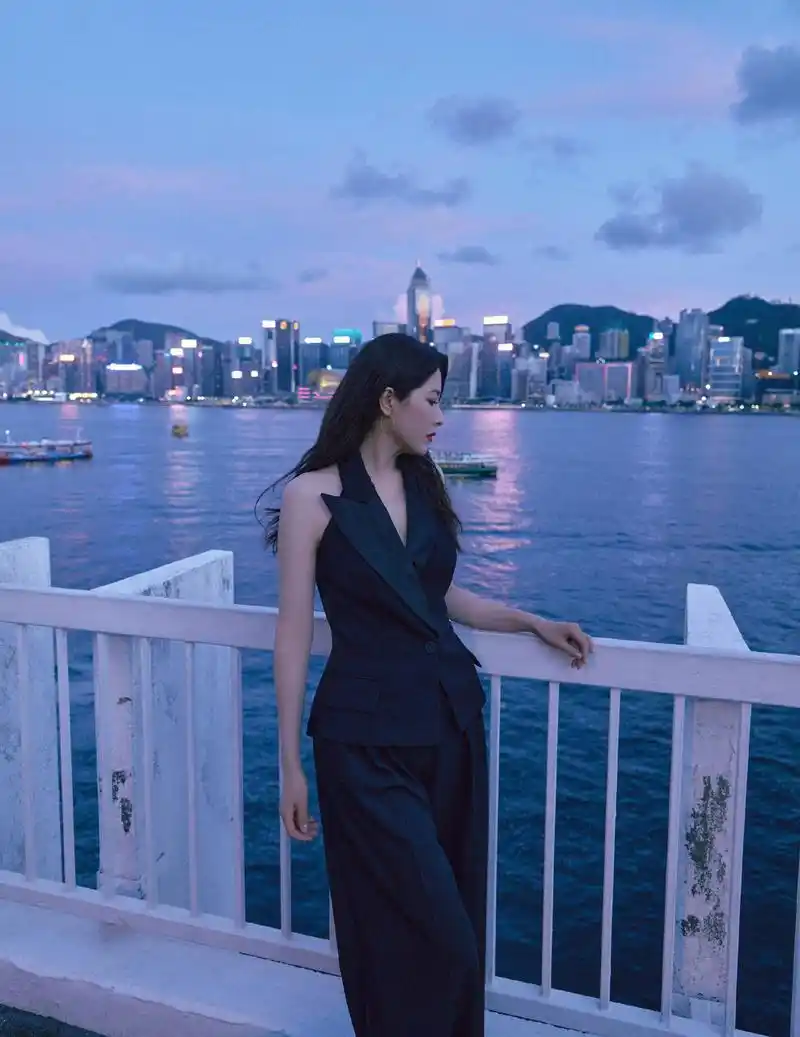 曾黎黑色连衣裙港风优雅时尚写真