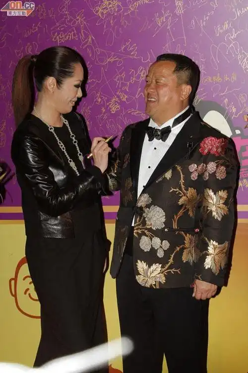 首页 新闻中心 娱乐   关淑怡出席曾志伟生日派对,全身黑色打扮赴会