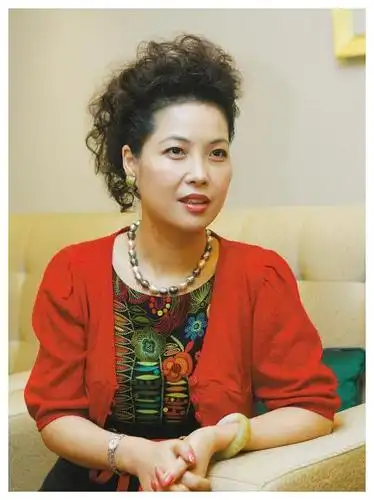 梦鸽近照曝光55岁说话仍娇滴滴曾被曝主动追求大27岁李双江