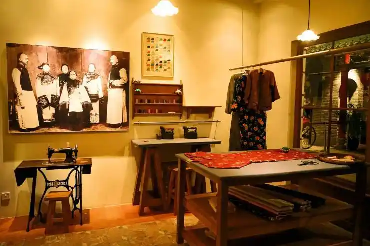 剪裁革命在近代被迫开埠涌入的西方文明之下,中国本土的商业产品会