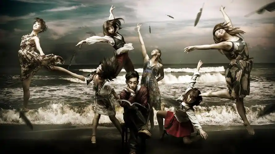 创意图片,书中的美女,舞蹈,大海 壁纸 - 1366x768