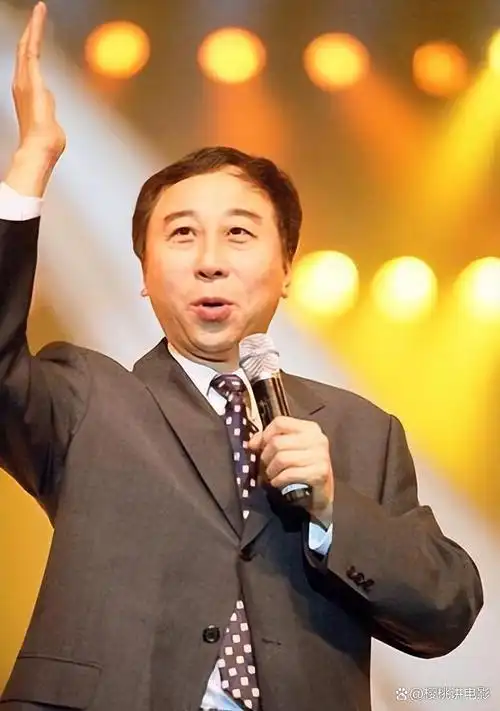 我们被骗了几十年!冯巩的妻子居然是她,难怪大红大紫
