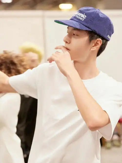 王一博超话|#王一博#愿你平安喜乐,万事顺意,无论是现在还是未来,我们