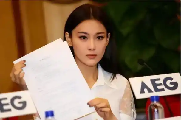 张馨予:情路不易,被李晨分手后嫁给何捷,如今是"最美军嫂"