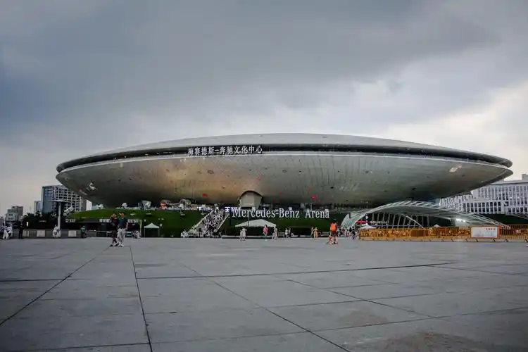 梅赛德斯奔驰文化中心广场