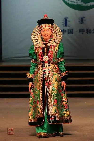 中国少数民族服装的蒙古族
