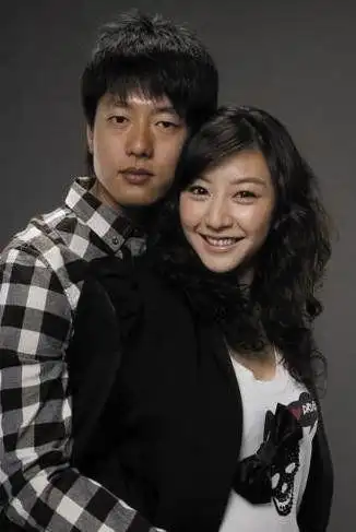 凌潇肃唐一菲被现身武汉 经纪人被问婚讯打太极