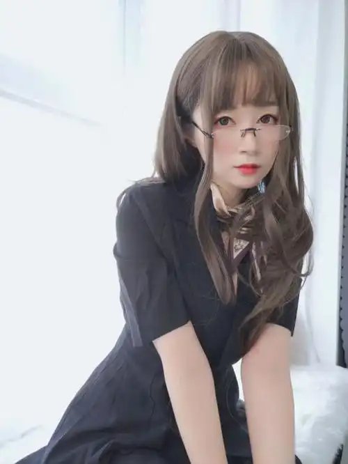 今日女神白银妹子