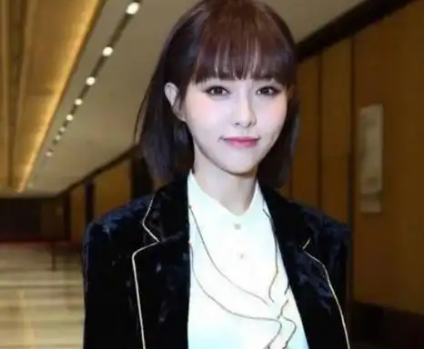 娱乐圈明星戴假发,唐嫣很成熟,赵丽颖可爱,但是她太野性了!