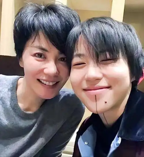 窦靖童揭秘王菲个性:家中不主内,界限分明,仪式感不足