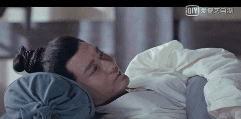 必要的时候,也会用眼神发怒这样的教主,和之前那个邪魅狷狂的人确定是