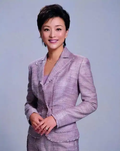 回顾杨澜26岁从央视辞职二婚嫁百亿富豪相伴27年恩爱如初