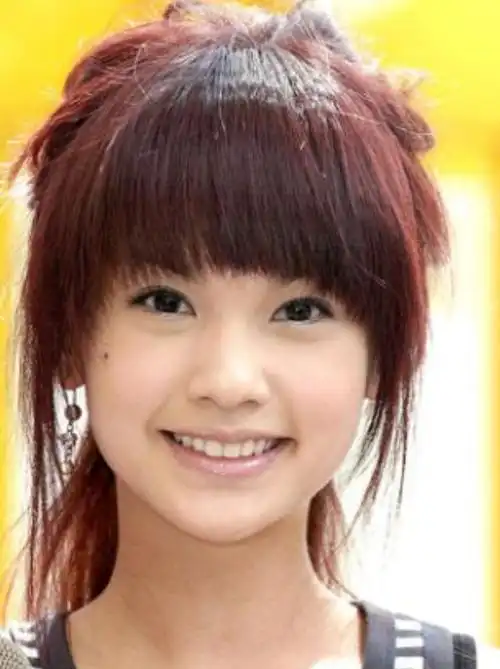 最著名的,当然是90后流行的非主流齐刘海.