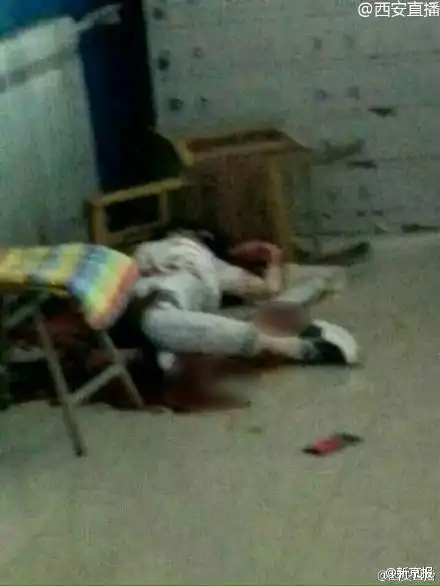 大学女生宿舍被砍身亡 案发现场血迹斑斑(现场图)