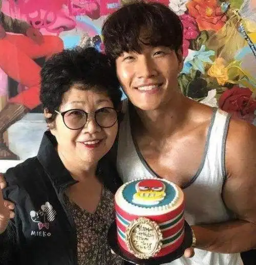 金钟国坦言婚后要开健身房,自己健身,信用卡给老婆让她不无聊|文根英