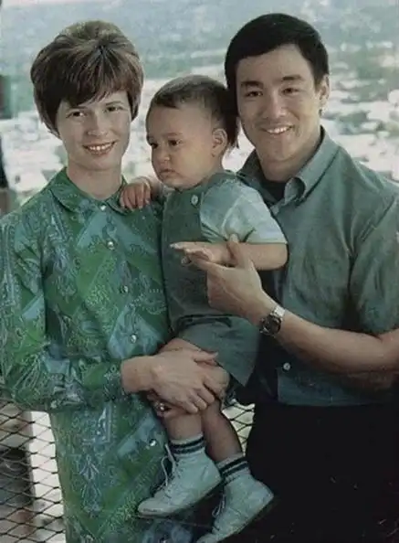 李小龙之死真相终于公开妻子首次公开众人吃惊