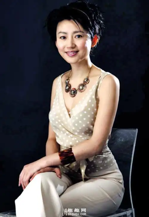 王小丫,中央电视台女主持人,身高165cm,1968年1月22日出生于四川昭觉