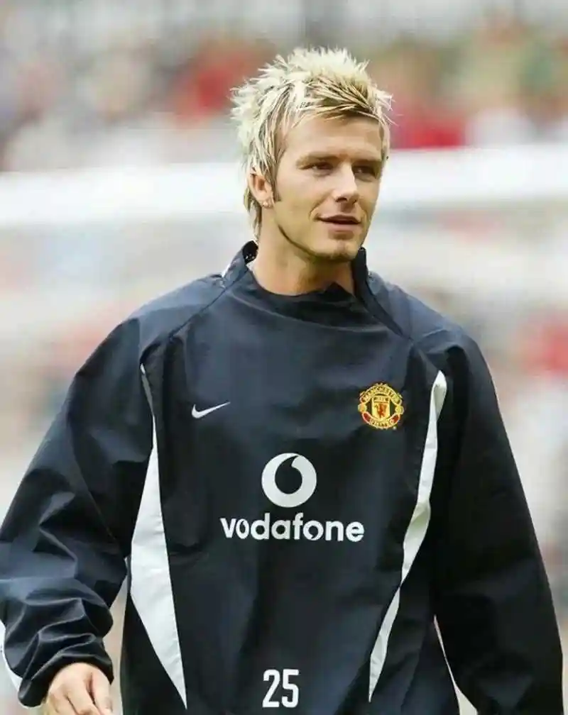 贝克汉姆年轻时候是真的帅,明明可以去拍电影偏偏足球又踢的那么好!