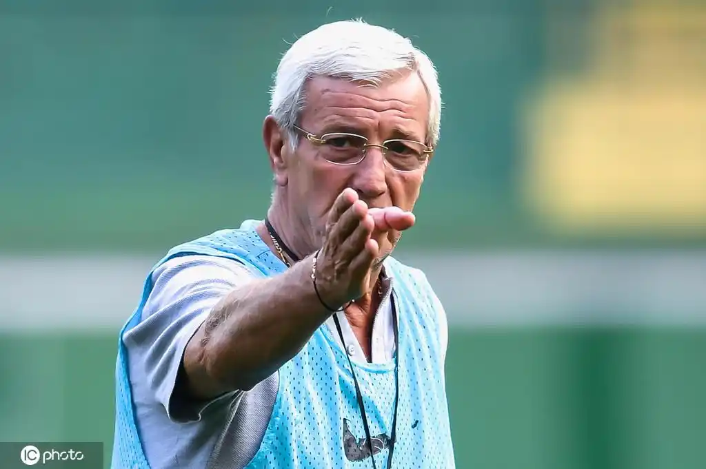 国足出征前最后1练 里皮面露神秘微笑