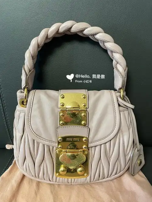 miumiu经典褶皱包
