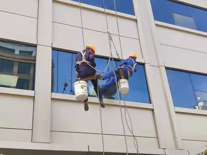 如何清洗外墙锈迹及顽固污垢,蜘蛛人外墙清洗公司的建议值得学习_污渍