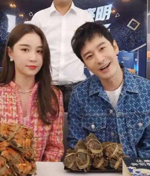 雪梨与黄晓明同框出镜,面带羞涩完全不敢对视,已婚妈妈秒变追星少女