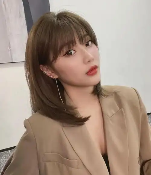 女生发际线后移适合什么发型(发际线后移的女生)(1)