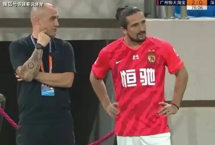 原创洛国富半退役改踢沙滩足球想搭档小摩托再次入选国足