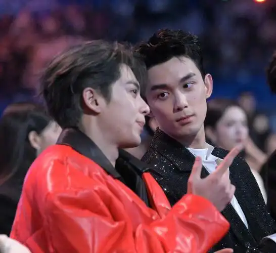 王鹤棣吴磊同框合照##王鹤棣吴磊热聊