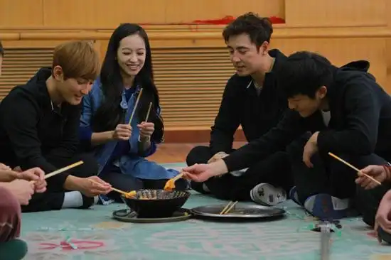 宋茜加盟叮咯咙咚呛为安七炫变厨娘