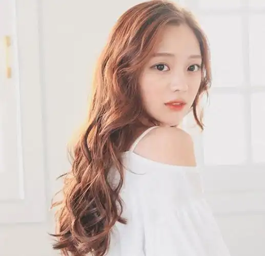 最新女神波浪卷发发型,公认最易驾驭颜值的卷发