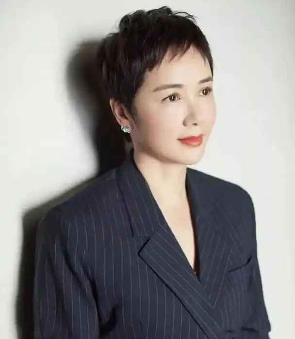 演员蒋雯丽:一家三姐妹,姐姐比她还美,给马思纯1.2亿当嫁妆!