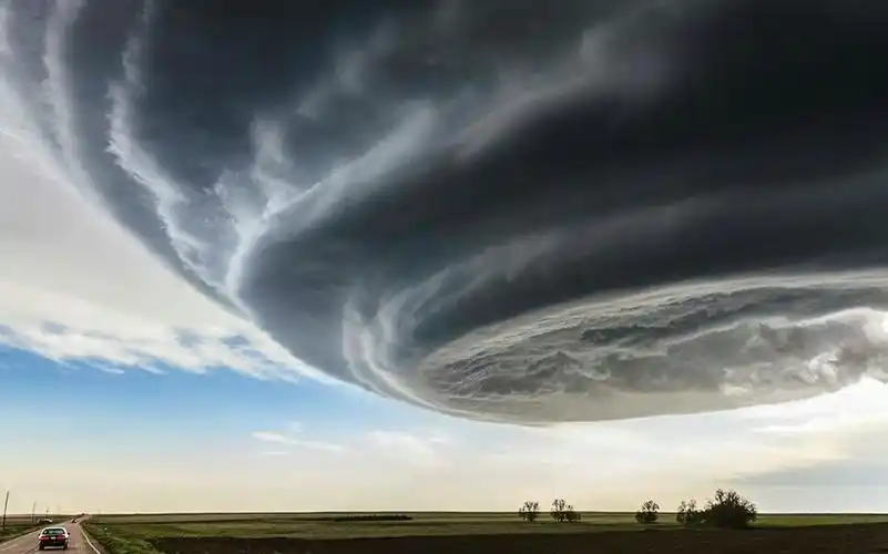 实拍龙卷风!好恐怖!