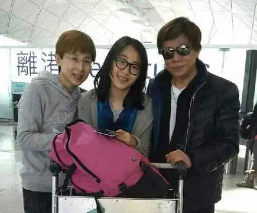 "陈真"梁小龙办功夫网站,弟子遍布全国,18岁女儿酷似妈妈!